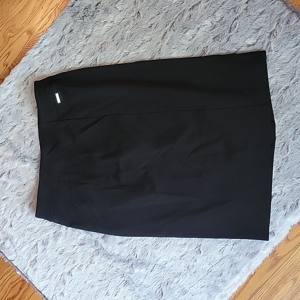 Tahari Black Pencil Skirt, Women's Size Small, New With Tags!